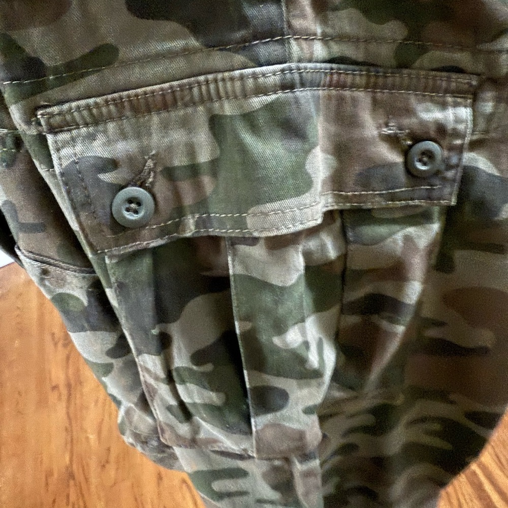 Amazon Essentials Green Camouflage Cargo Pants Un… - image 5